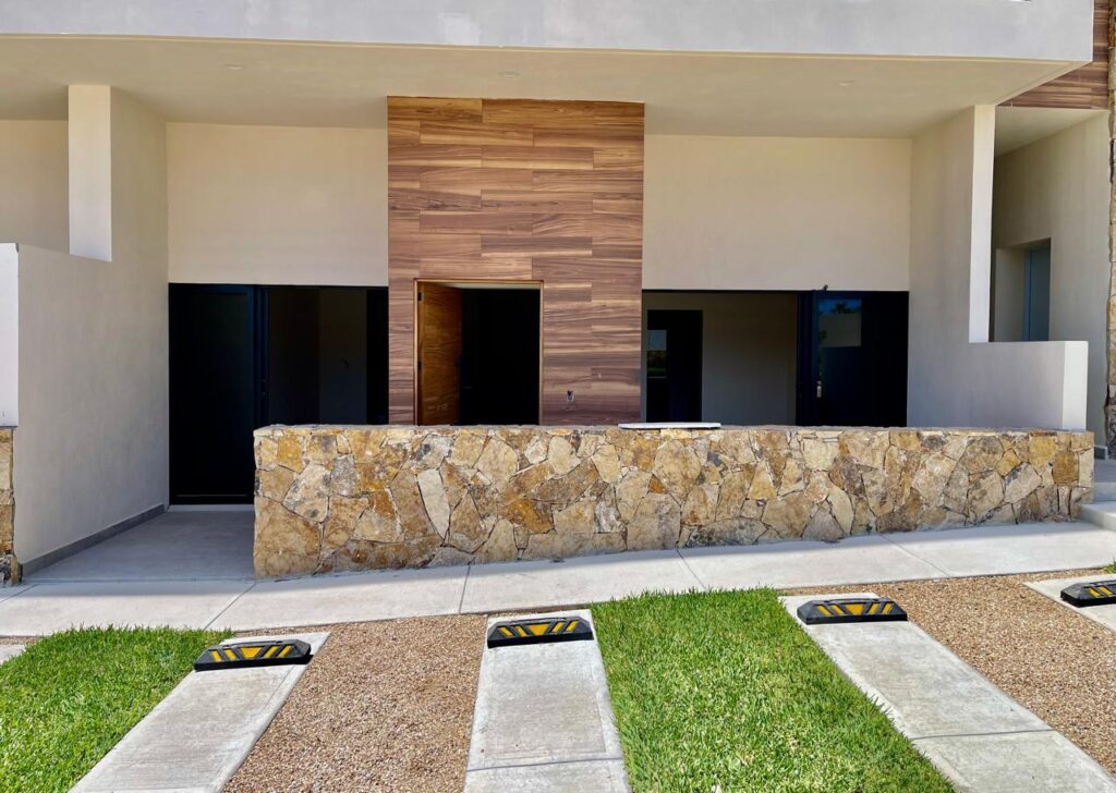 3.7 m extra-high ceilings, Cabo Corridor, BS | Los Cabos For Sale