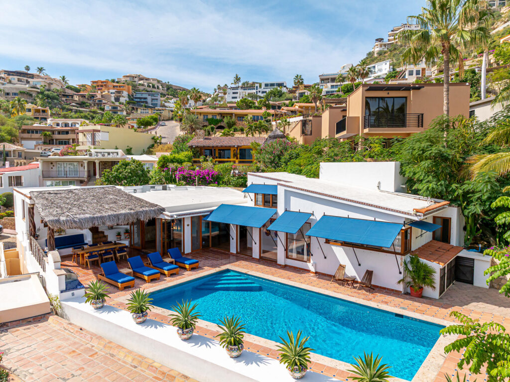 Los Cabos Pedregal Csl Welcome to your cozy piece of paradise in the heart of Pedregal! This lovely 4-bedroom, 3-bathroom home is full of classic Mexican charm. Beautifully maintained, the house has a warm, cheerful energy that makes you feel right at home the moment you walk through the door.Enjoy relaxing afternoons and stunning Marina for sale