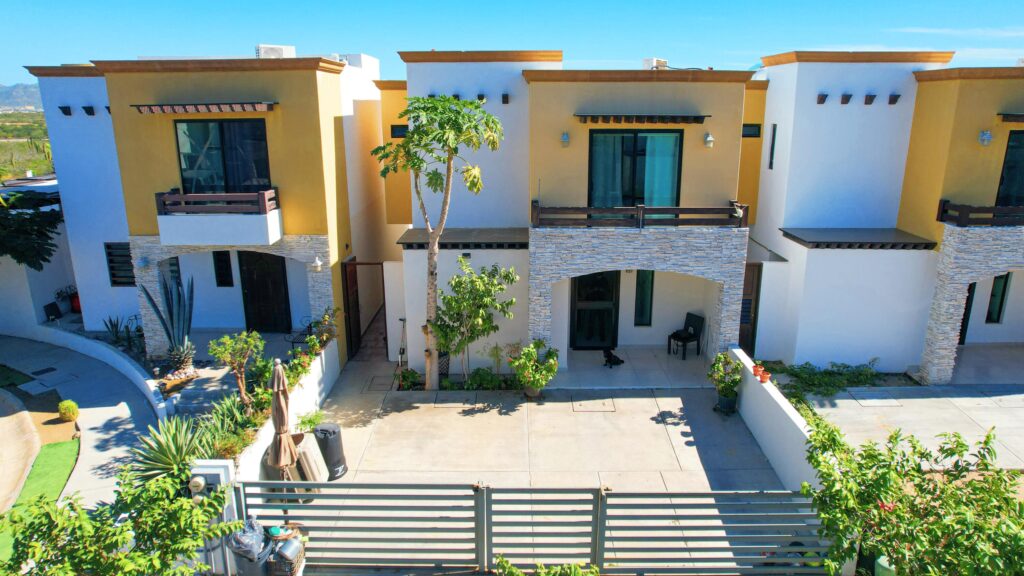 Los Cabos Pedregal Csl Welcome to your cozy piece of paradise in the heart of Pedregal! This lovely 4-bedroom, 3-bathroom home is full of classic Mexican charm. Beautifully maintained, the house has a warm, cheerful energy that makes you feel right at home the moment you walk through the door.Enjoy relaxing afternoons and stunning Marina – PORTALES CASA DORADA, Cabo San Lucas, Cabo San Lucas, BS