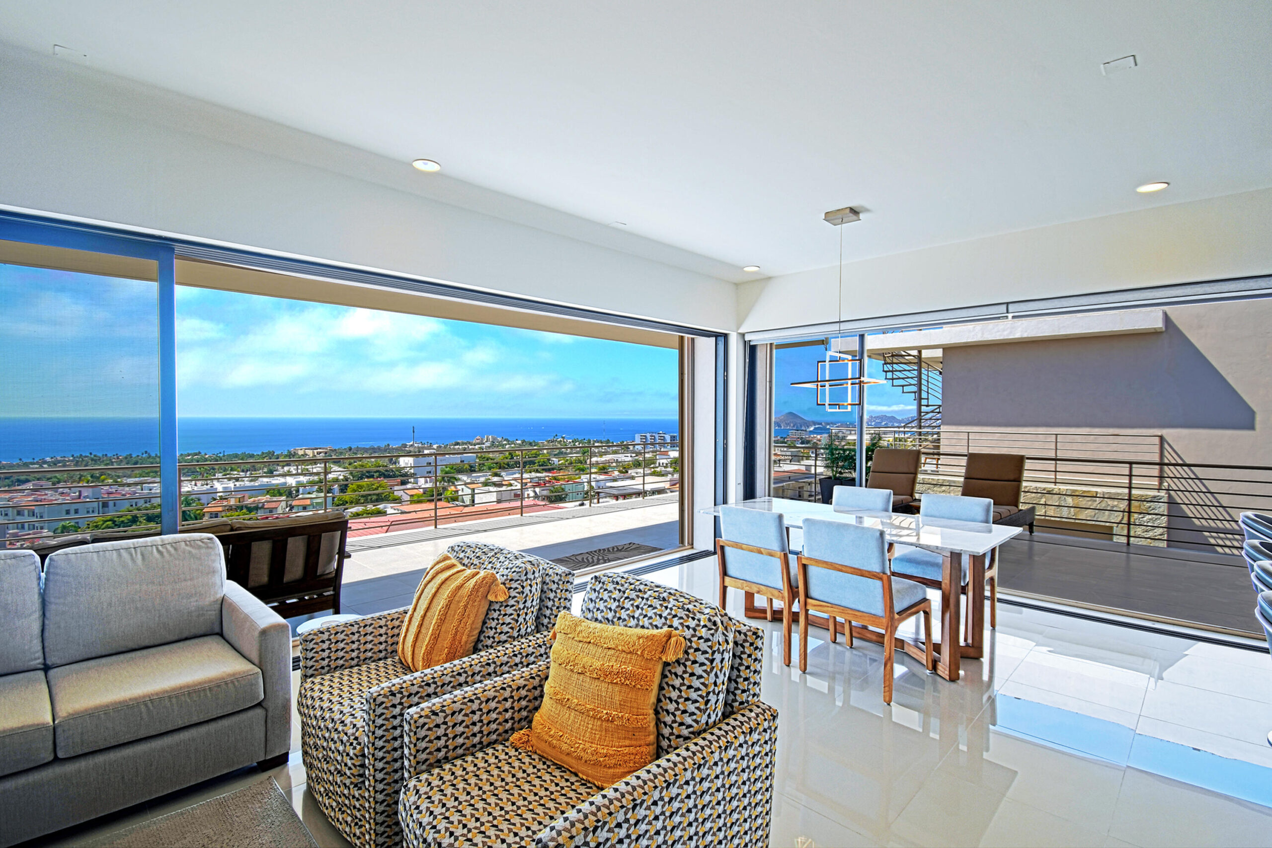 Los Cabos Best Suites Apartments in a central area of Cabo San Lucas, near the Marina. With 17 units and an ideal profile for investment (vacation rentals, mid- or long-term stays) and personal use.*Private balcony *Amenities: pool, fire pit, garden *Equipped kitchen with cabinetry and range hood, quartz countertop, electric cooktop, and microwave *Flooring: Creto Grafite Interceramic (rectified) and Egeo Hidragrey (rectified) *Mini-splits in bedrooms and main living area *Laundry area *Electric water heaterA solid option for those seeking rental cash flow and appreciation in Cabo San Lucas. Apartamentos en zona céntrica de Cabo San Lucas, cerca de La Marina. Con 17 unidades y perfil ideal para inversión (renta vacacional, estancia medio o largo plazo) y uso personal.*Balcón privado*Amenidades: alberca, fire pit, jardín*Cocina equipada con mueble y campana, barra de cuarzo, parrilla eléctrica y microondas*Pios Creto Grafite Interceramic rectificado y Egeo Hidragrey rectificado*Mini splits en recámaras y área común*Área de lavado*Boiler eléctricoUna opción sólida para quien busca flujo por rentas y plusvalía en Cabo San Lucas. for sale