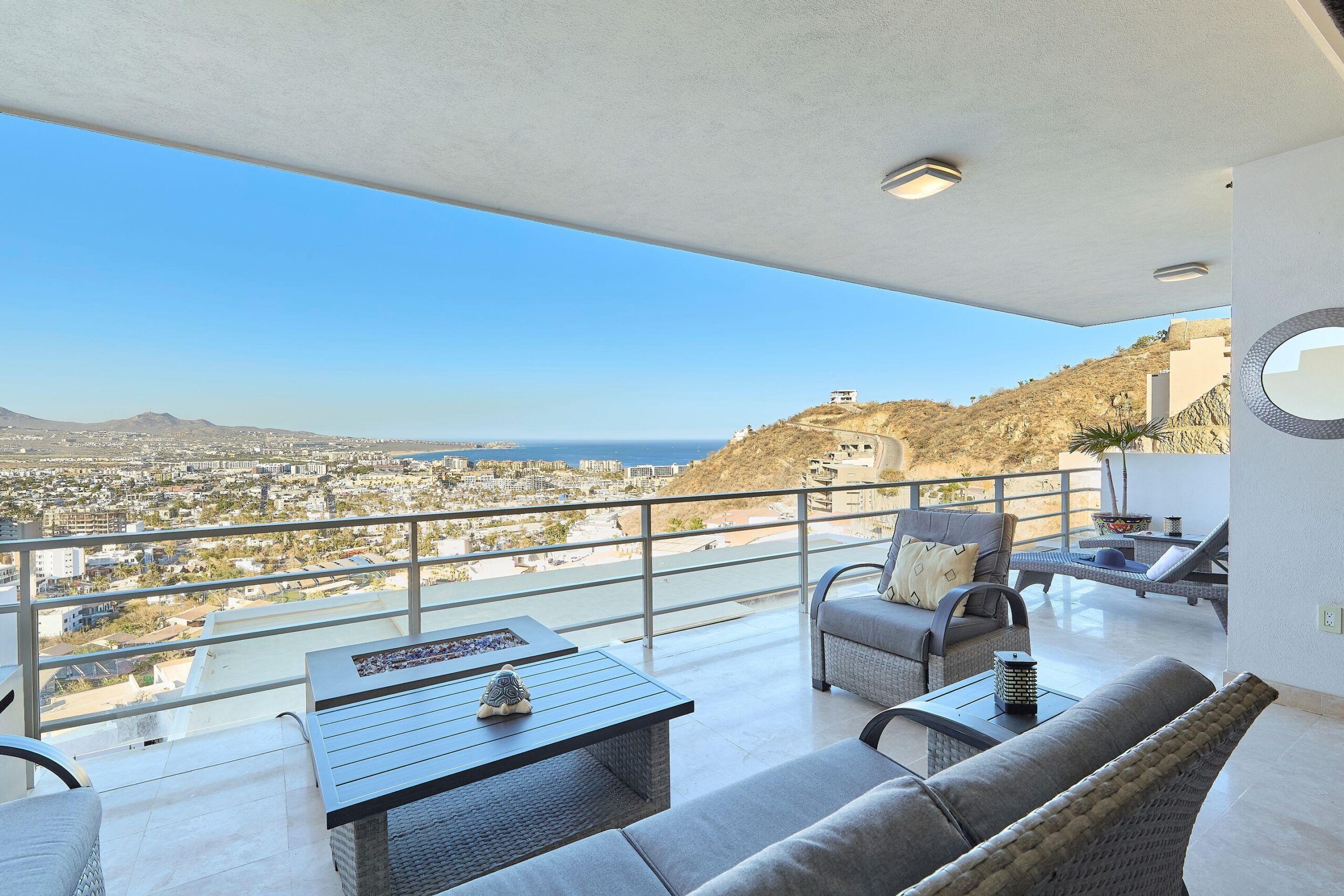 Los Cabos Cascadas Welcome to Las Cascadas 611, a beautifully positioned residence in the prestigious Pedregal community of Cabo San Lucas. This 2-bedroom, 2-bathroom condo offers breathtaking – Lumaria calle camino solaria, Cabo Corridor, BS